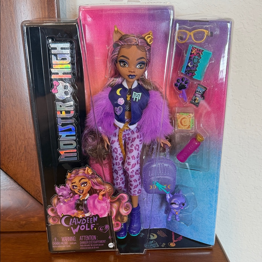 MATTEL 2023 MONSTER HIGH CLAWDEEN WOLF & CRESCENT PET 10'' EUROPEAN DOLL SEALED